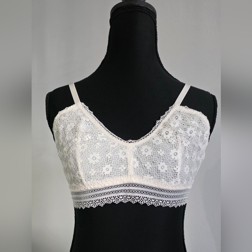 NWOT Victoria's Secret Lace Bralette - Size L
